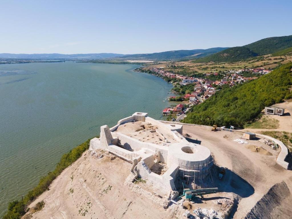 Pensiunea Danubio Moldova Noua Buitenkant foto